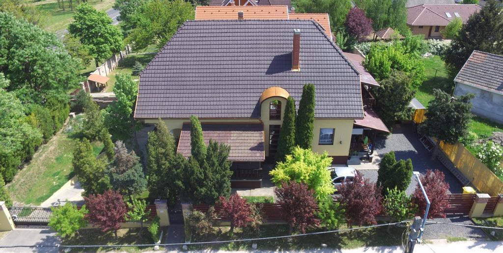 מלון Balatonszárszó Emi Vendeghaz מראה חיצוני תמונה