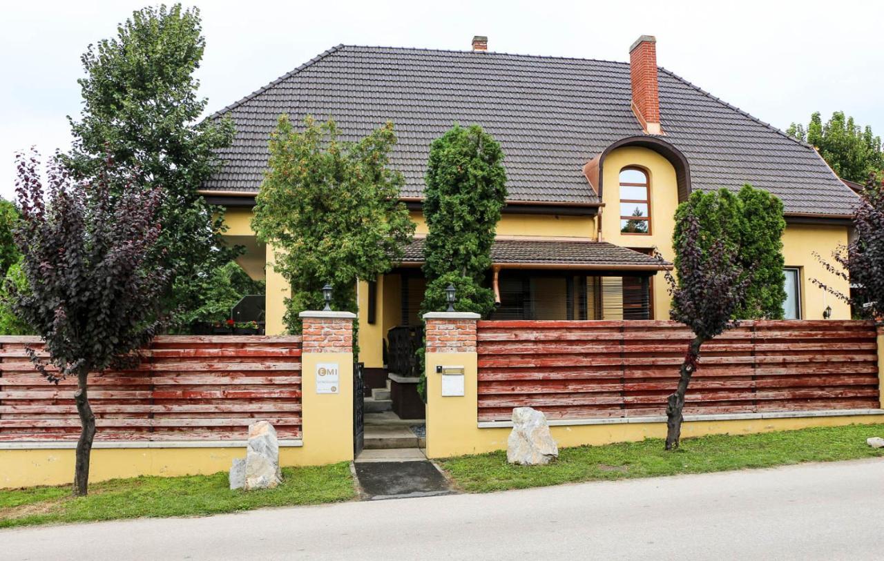 מלון Balatonszárszó Emi Vendeghaz מראה חיצוני תמונה